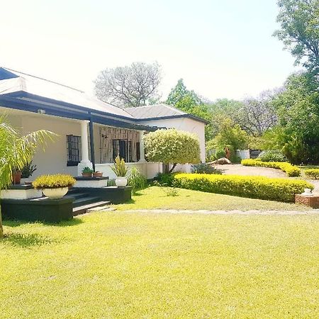 Choice Backpackers Lodge Bulawayo Esterno foto