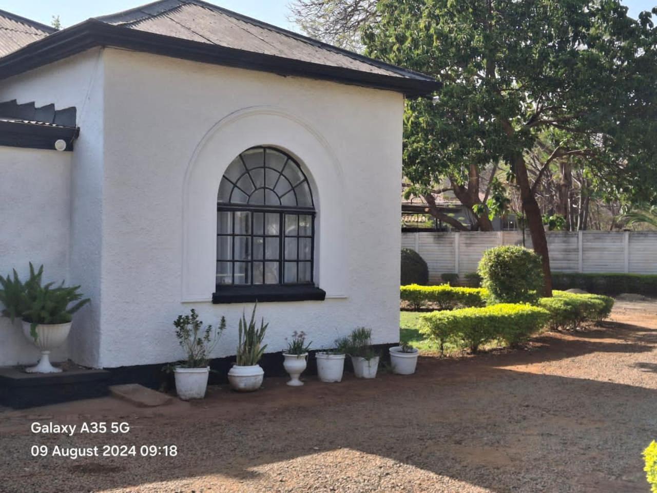 Choice Backpackers Lodge Bulawayo Esterno foto