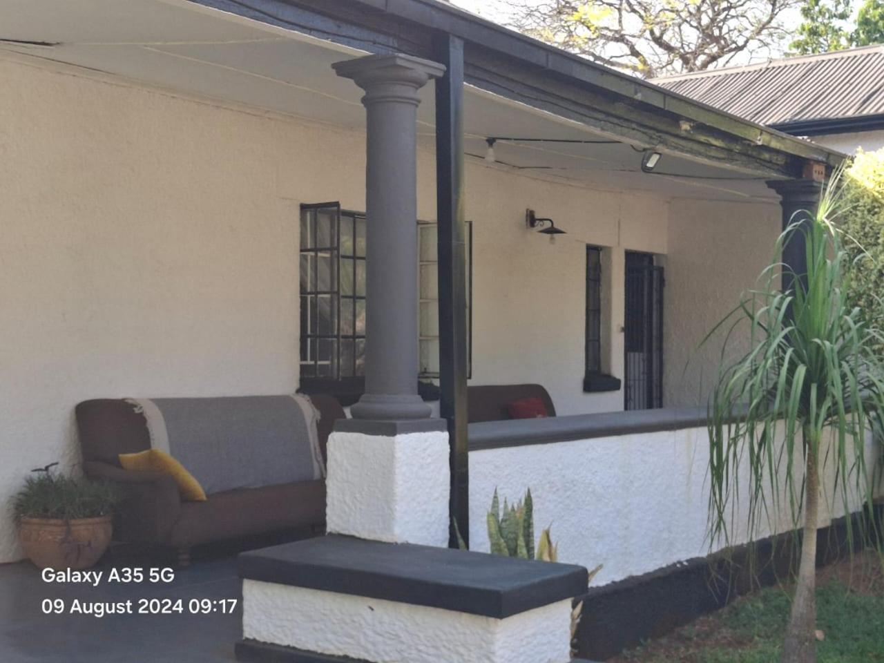 Choice Backpackers Lodge Bulawayo Esterno foto