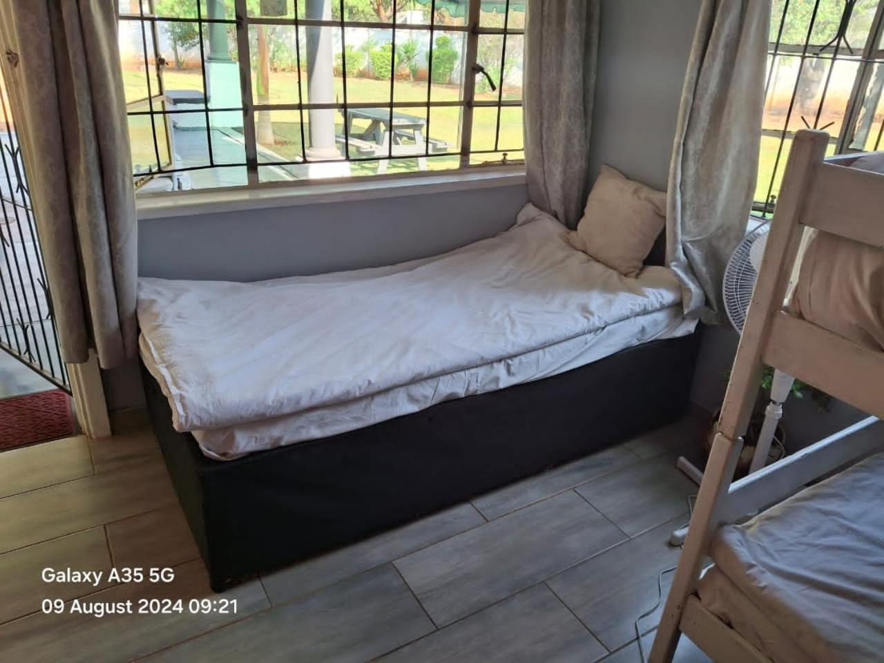 Choice Backpackers Lodge Bulawayo Esterno foto